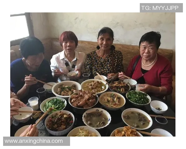 中年足球球星的传奇之路：岁月磨砺与巅峰再现的完美交融